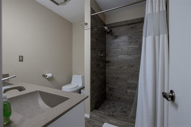Welcome to lake living at its finest in the desirable Timberlane - photo 37