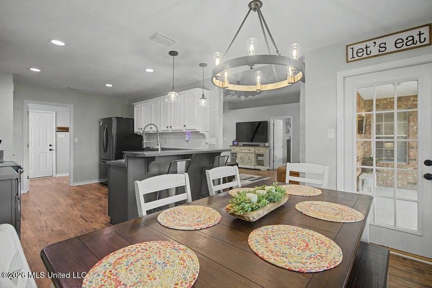 Adorable and well-maintained home featuring a newer A/C system - photo 8