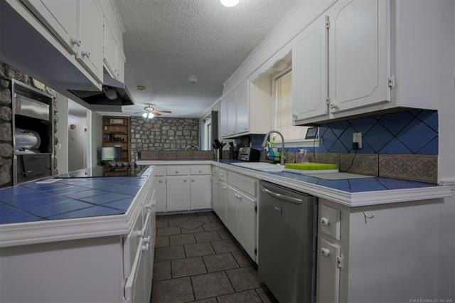 Welcome to lake living at its finest in the desirable Timberlane - photo 48