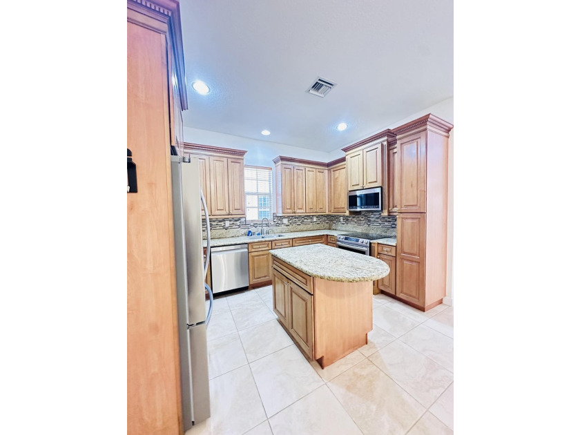 Impeccably maintained and presented in like-new condition, this - photo 8