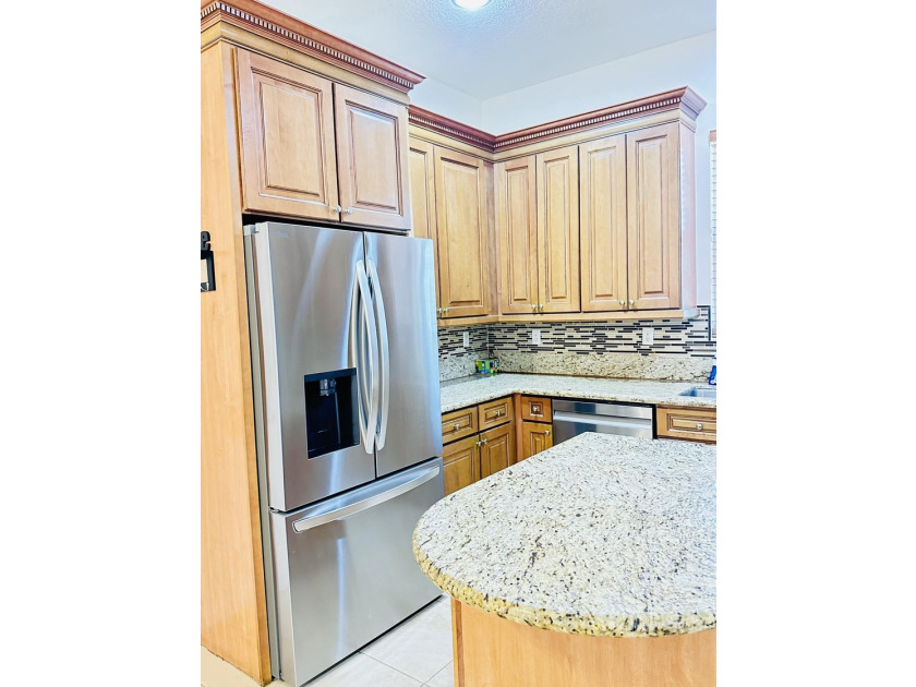 Impeccably maintained and presented in like-new condition, this - photo 9