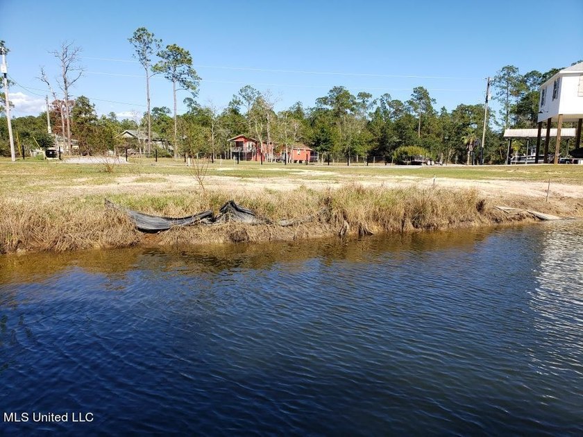 Fish from the deck of your waterfront home and enjoy waterfront - photo 2