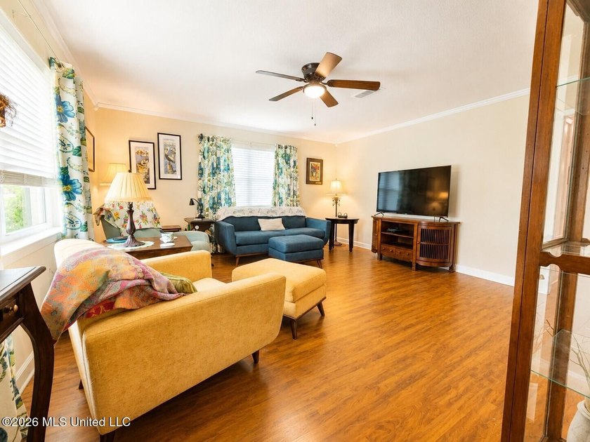 This 3 bedroom, 2 bath home is a spacious ranch-style home - photo 3