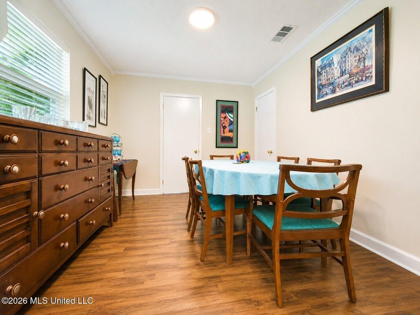 This 3 bedroom, 2 bath home is a spacious ranch-style home - photo 6