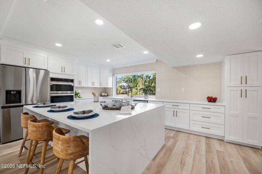 **WATERFRONT**MINS FROM BEACH**FULL RENOVATION** Welcome to this - photo 33