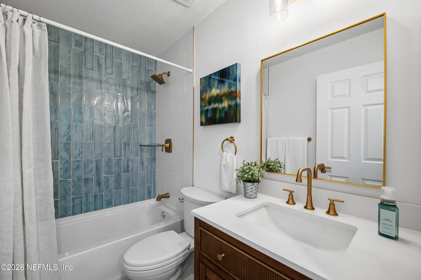 **WATERFRONT**MINS FROM BEACH**FULL RENOVATION** Welcome to this - photo 45