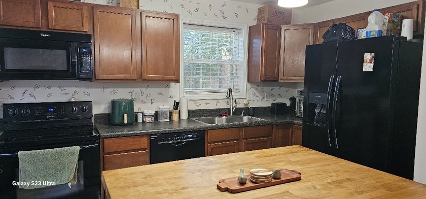 Cute Cottage in Lake Park!! Step-in-Side to pure Cuteness with - photo 2