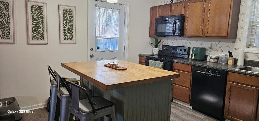 Cute Cottage in Lake Park!! Step-in-Side to pure Cuteness with - photo 3