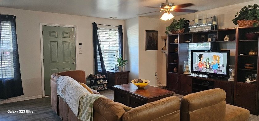 Cute Cottage in Lake Park!! Step-in-Side to pure Cuteness with - photo 6
