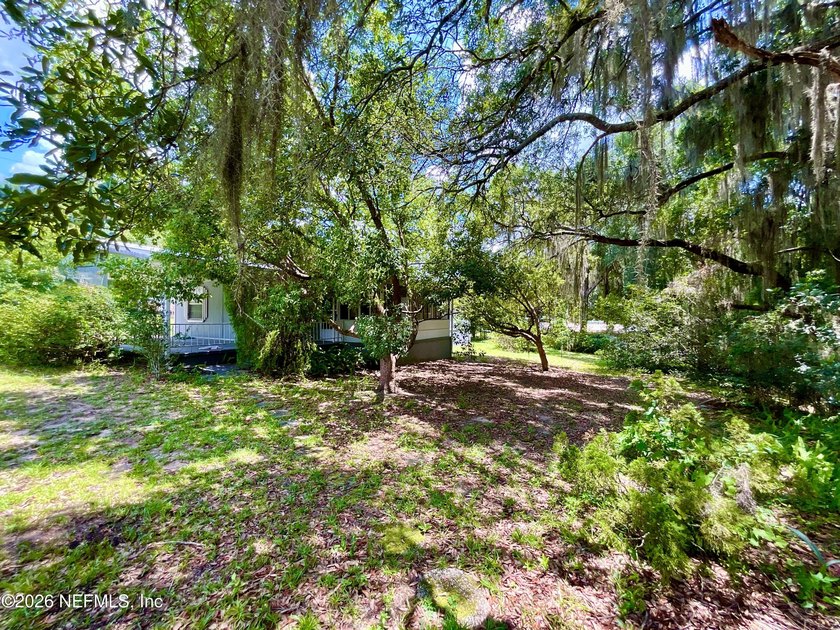 LAKE ACCESS with this very well kept and clean 3 BR , 2 bathroom - photo 8