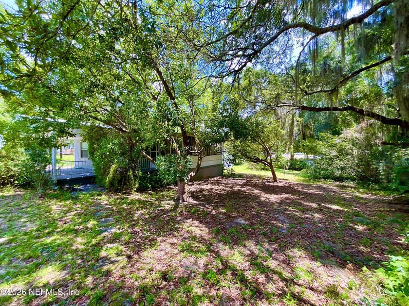 LAKE ACCESS with this very well kept and clean 3 BR , 2 bathroom - photo 9