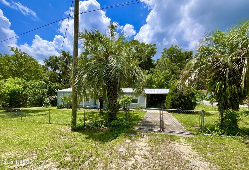 LAKE ACCESS with this very well kept and clean 3 BR , 2 bathroom - photo 10