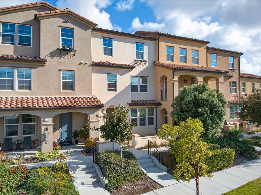 Modern Coastal Living in Ventura's Solana Heights. Discover the - photo 2