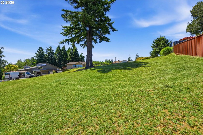Perched atop the desirable Telegraph Hill in Coos Bay, this - photo 9