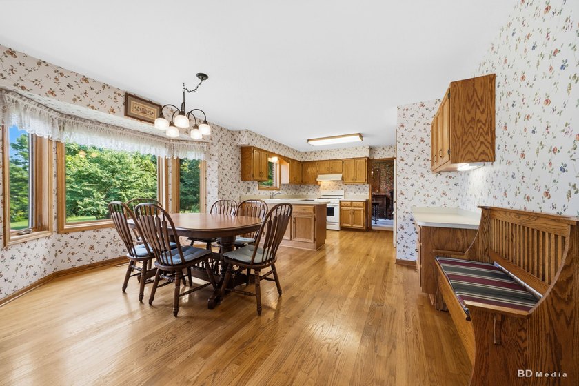 Welcome to this meticulously maintained Gallagher &amp; Henry - photo 11