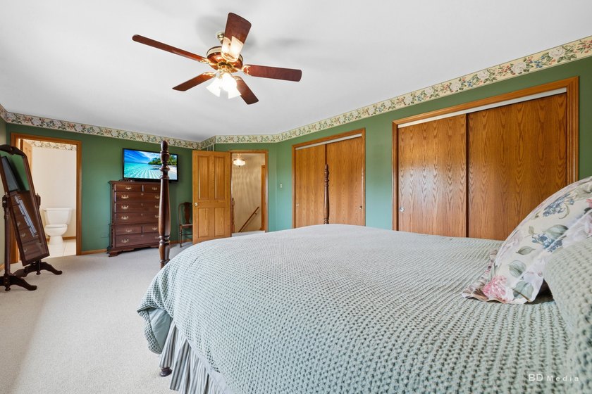 Welcome to this meticulously maintained Gallagher &amp; Henry - photo 20