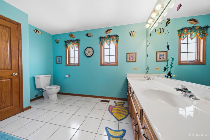 Welcome to this meticulously maintained Gallagher &amp; Henry - photo 25