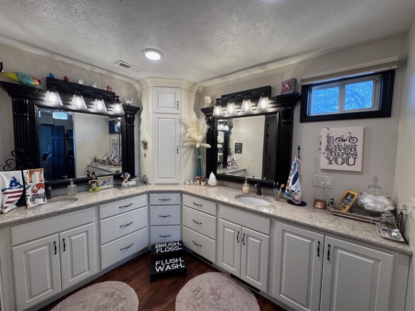 This beautifully updated ranch-style home. SOLD - photo 3