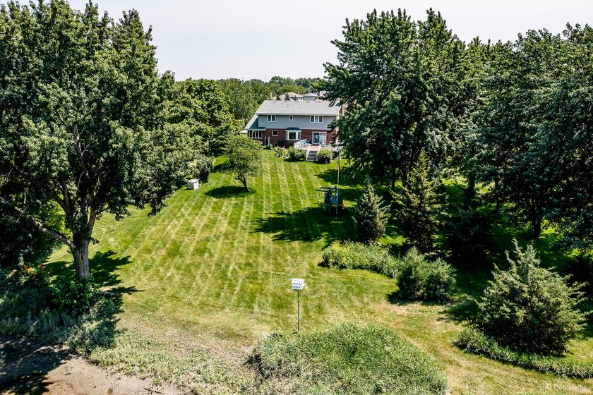 Welcome to this meticulously maintained Gallagher &amp; Henry - photo 30