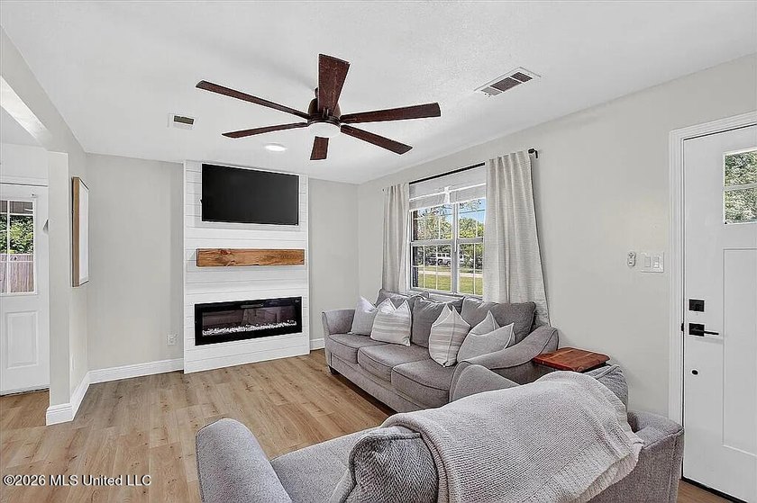 This light-filled starter home in Waveland is a must-see! - photo 5