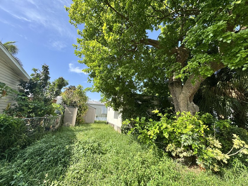 Investor/Handyman/Tear Down Special sold AS-IS in Boca Raton! - photo 7
