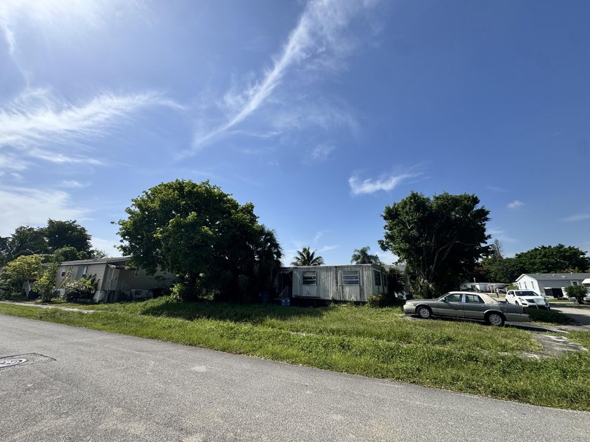 Investor/Handyman/Tear Down Special sold AS-IS in Boca Raton! - photo 10