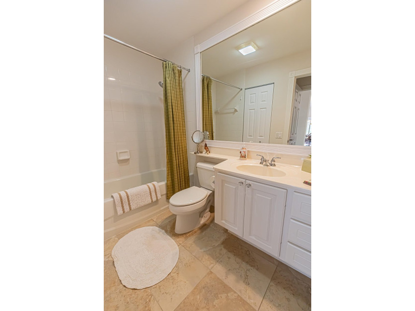 Lakes at Tradition! Beautifully updated 2/2/2 Villa. Interior - photo 13