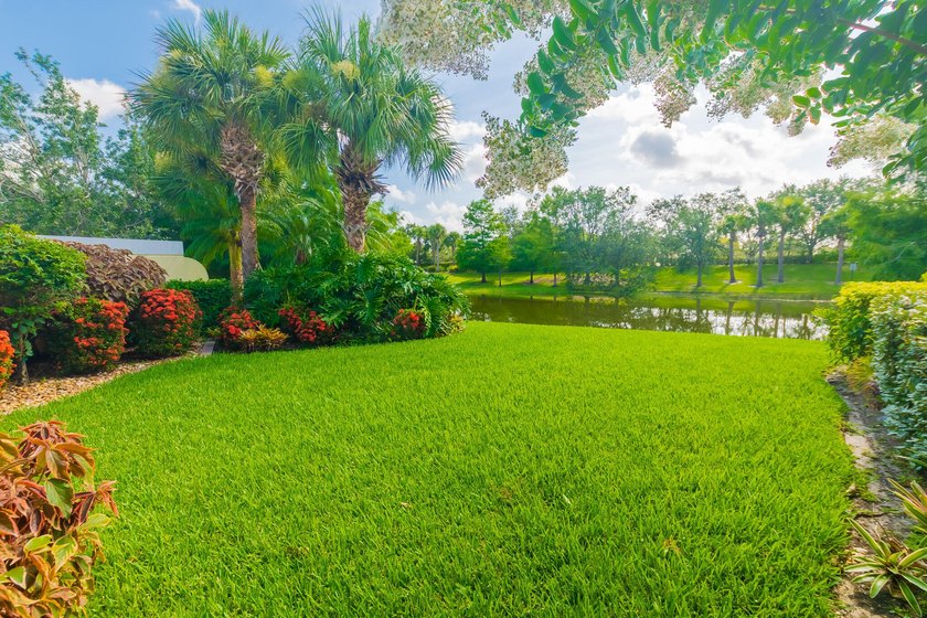 Lakes at Tradition! Beautifully updated 2/2/2 Villa. Interior - photo 16