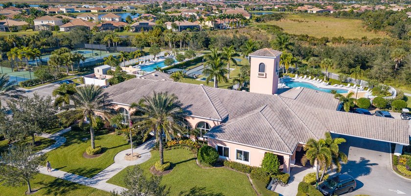 Lakes at Tradition! Beautifully updated 2/2/2 Villa. Interior - photo 33