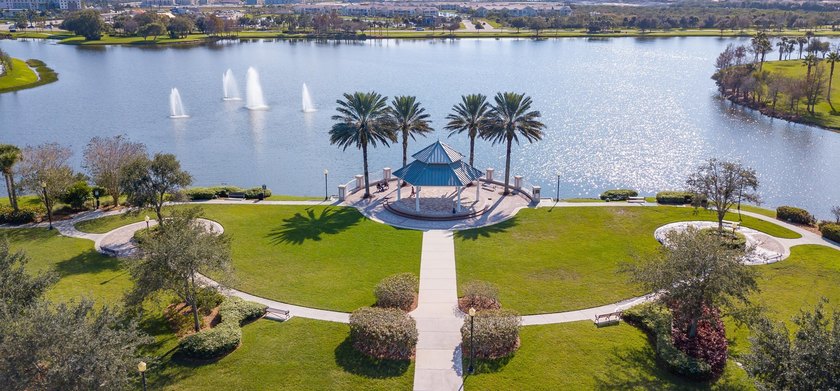 Lakes at Tradition! Beautifully updated 2/2/2 Villa. Interior - photo 34