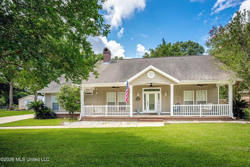 Beautiful home located in the heart of Woolmarket on a quiet Cul - photo 4