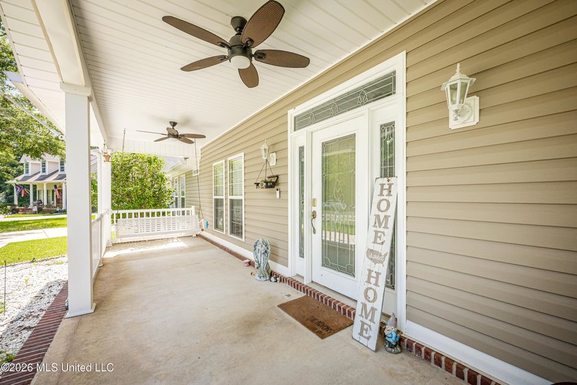 Beautiful home located in the heart of Woolmarket on a quiet Cul - photo 5