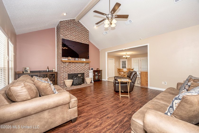Beautiful home located in the heart of Woolmarket on a quiet Cul - photo 9