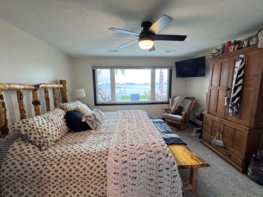 This beautifully updated ranch-style home. SOLD - photo 8