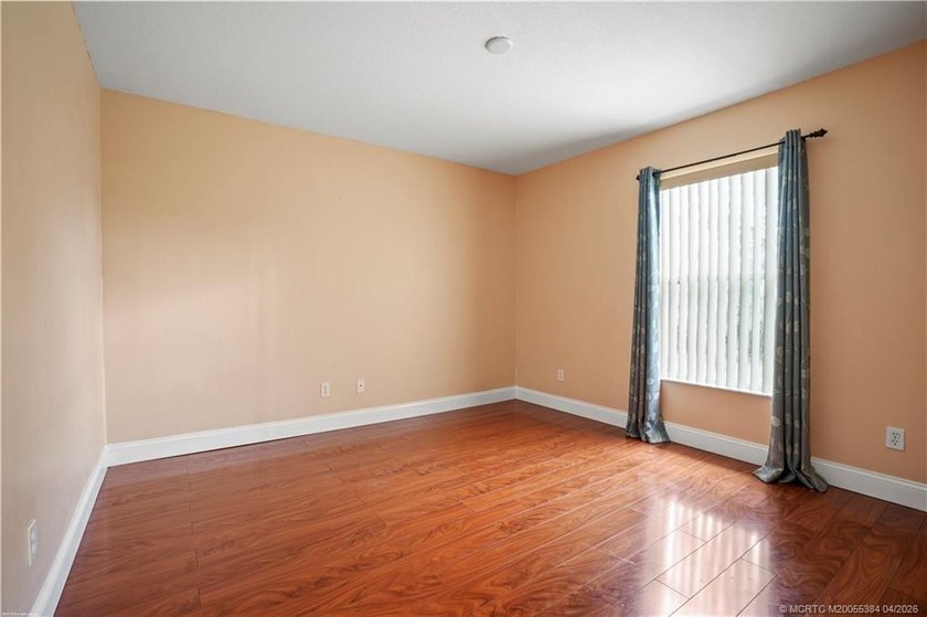 Welcome to this well maintained 4 bedroom, 3 bathroom home - photo 12