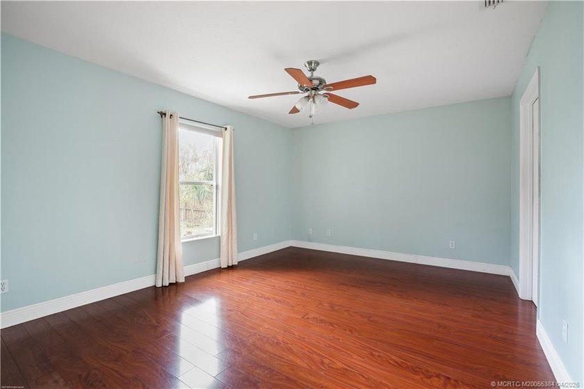 Welcome to this well maintained 4 bedroom, 3 bathroom home - photo 18