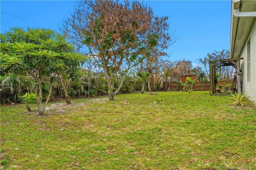 Welcome to this well maintained 4 bedroom, 3 bathroom home - photo 28