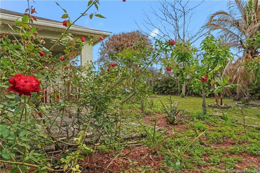 Welcome to this well maintained 4 bedroom, 3 bathroom home - photo 30