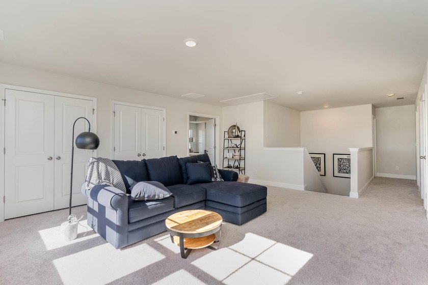Stunning 4-Bedroom, 3-Bathroom Two-Story Home with Flexibility - photo 32