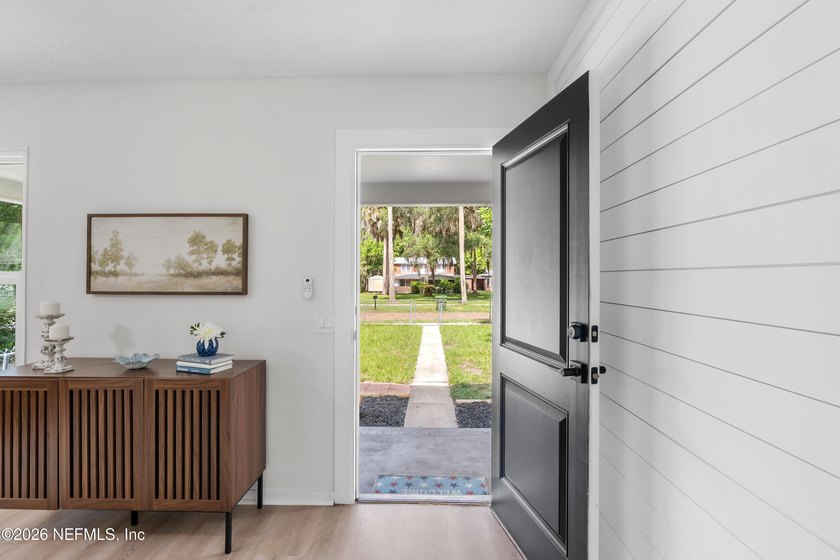 Remodeled and move-in ready in Palatka. This 3 bedroom, 2 - photo 6