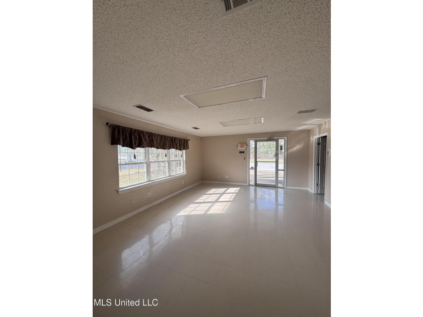 This 1,823 SF medical office building is move-in ready and - photo 14