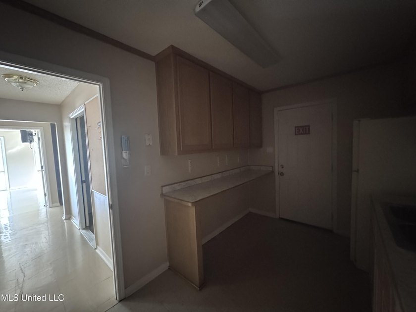 This 1,823 SF medical office building is move-in ready and - photo 19