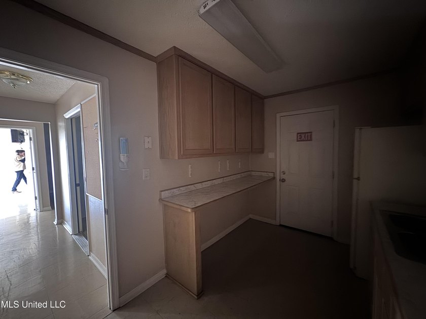 This 1,823 SF medical office building is move-in ready and - photo 20