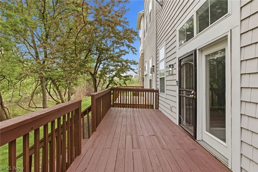 Welcome home! this beautifully updated 3-bedroom, 2.5-bath - photo 21