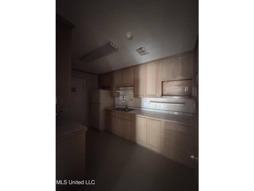This 1,823 SF medical office building is move-in ready and - photo 22
