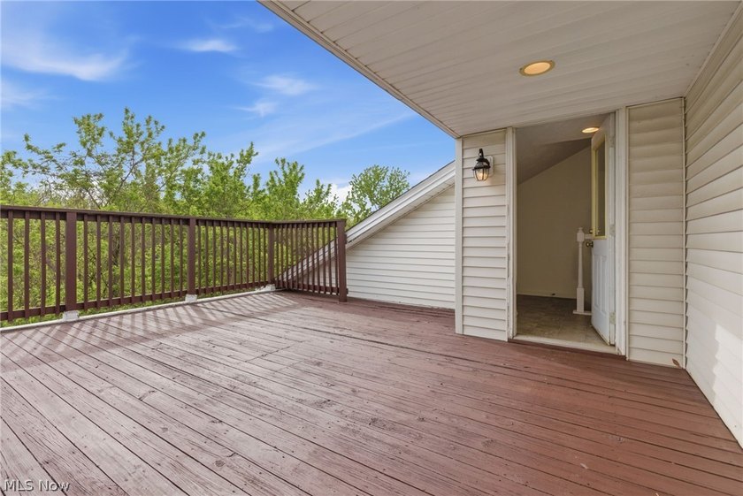 Welcome home! this beautifully updated 3-bedroom, 2.5-bath - photo 23