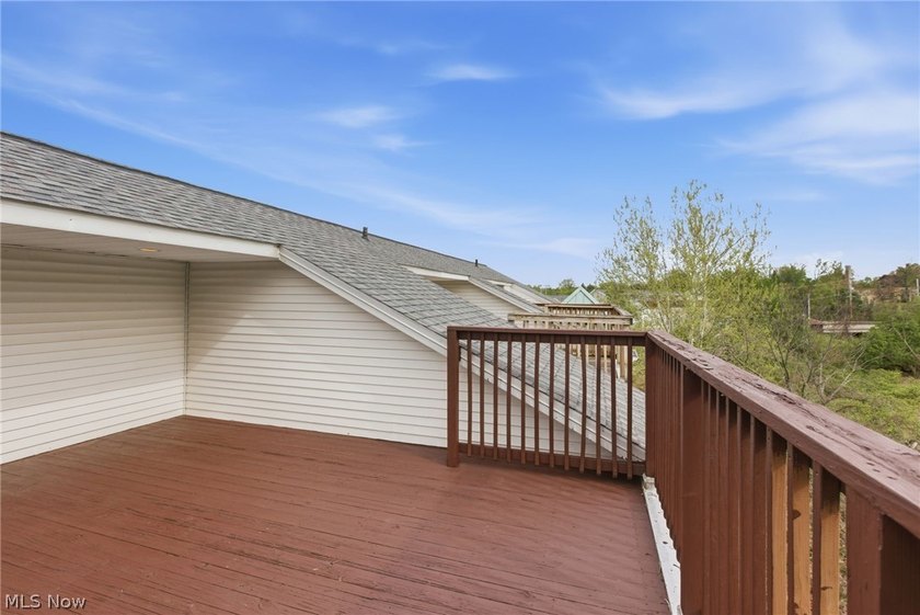 Welcome home! this beautifully updated 3-bedroom, 2.5-bath - photo 24