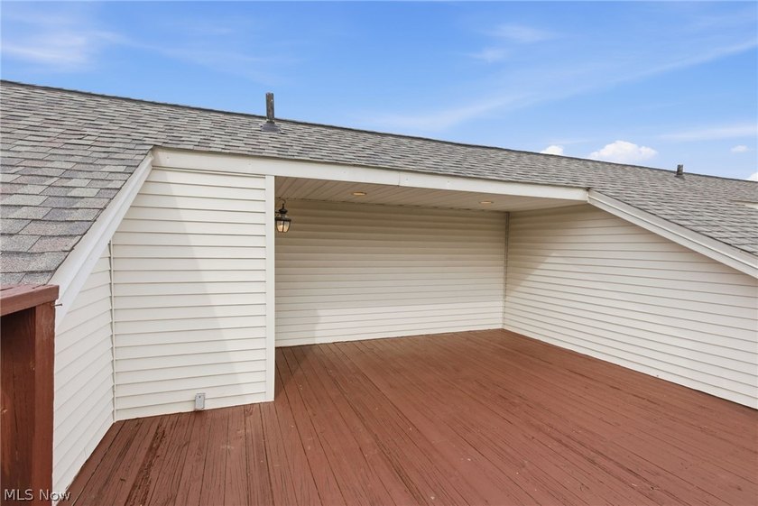 Welcome home! this beautifully updated 3-bedroom, 2.5-bath - photo 25