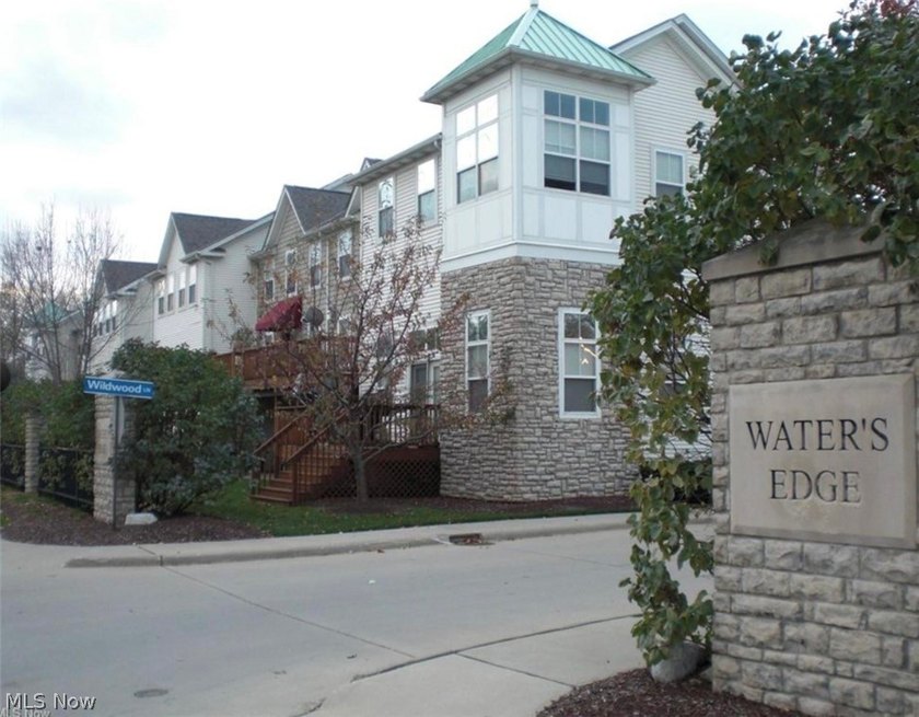 Welcome home! this beautifully updated 3-bedroom, 2.5-bath - photo 27