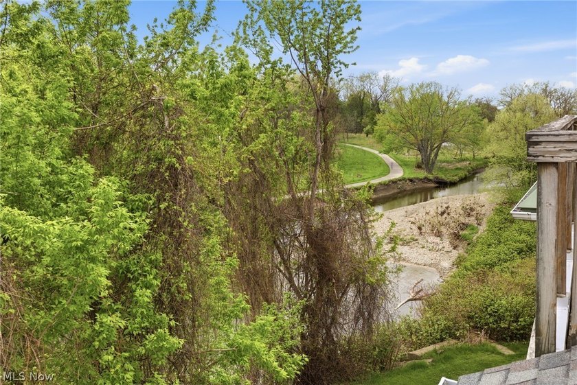 Welcome home! this beautifully updated 3-bedroom, 2.5-bath - photo 29